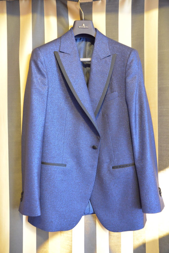blauer Anzug